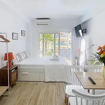 Beach-side With Pool - South Costa, Apartment Nerja